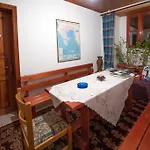 To Petrino 3* Agios Germanos