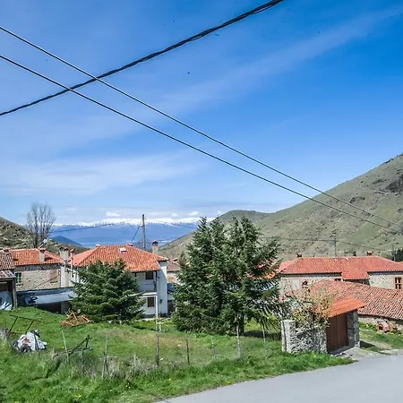 To Petrino 3* Agios Germanos