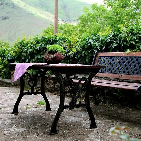 To Petrino Konukevi Agios Germanos