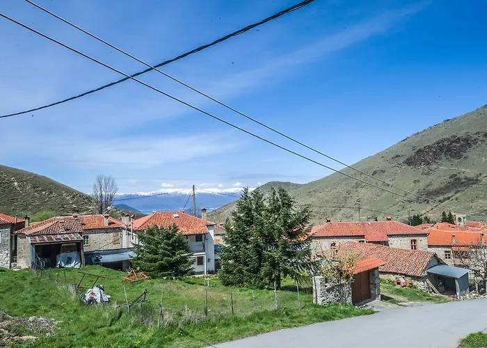 To Petrino 3* Agios Germanos