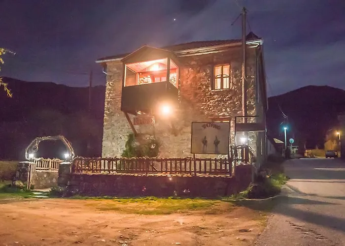 To Petrino Pensión Agios Germanós